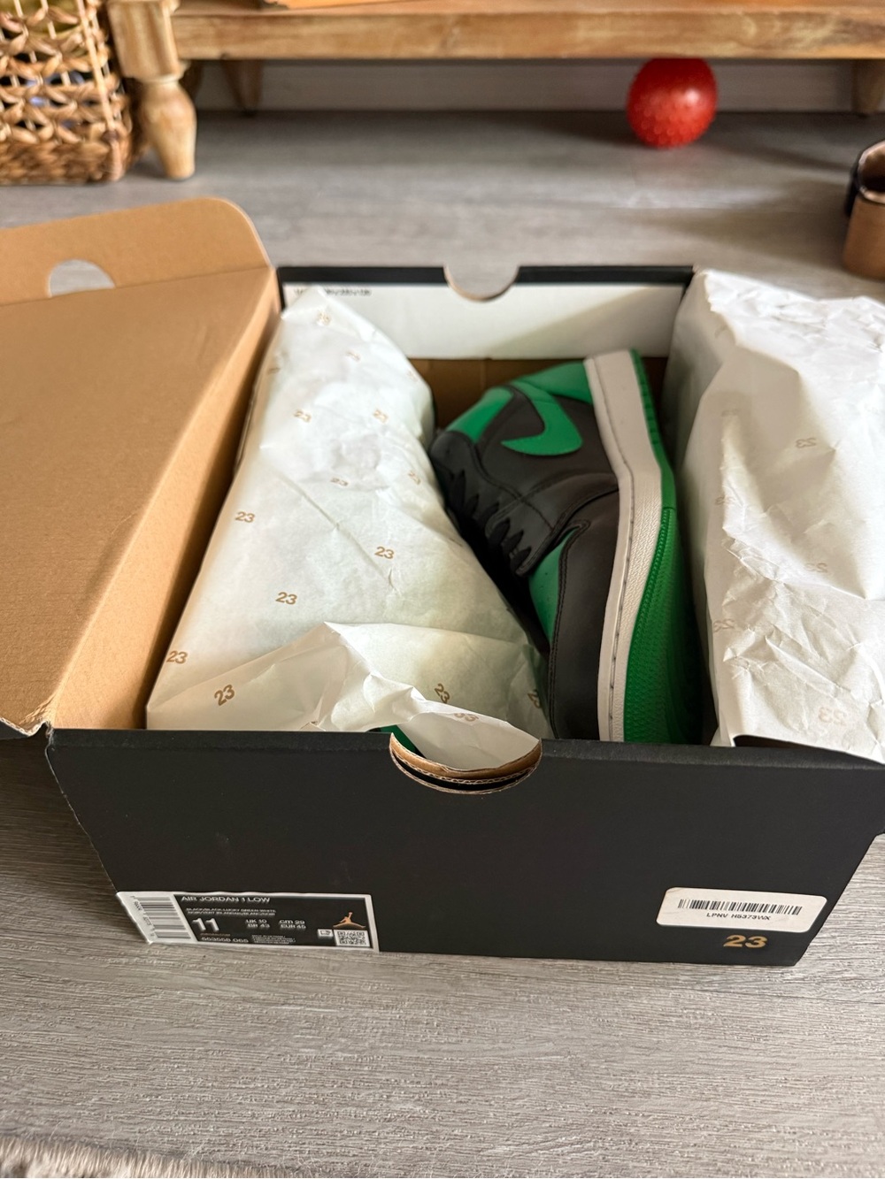 Nike Men's Low-Top Sneakers — Black and Green
